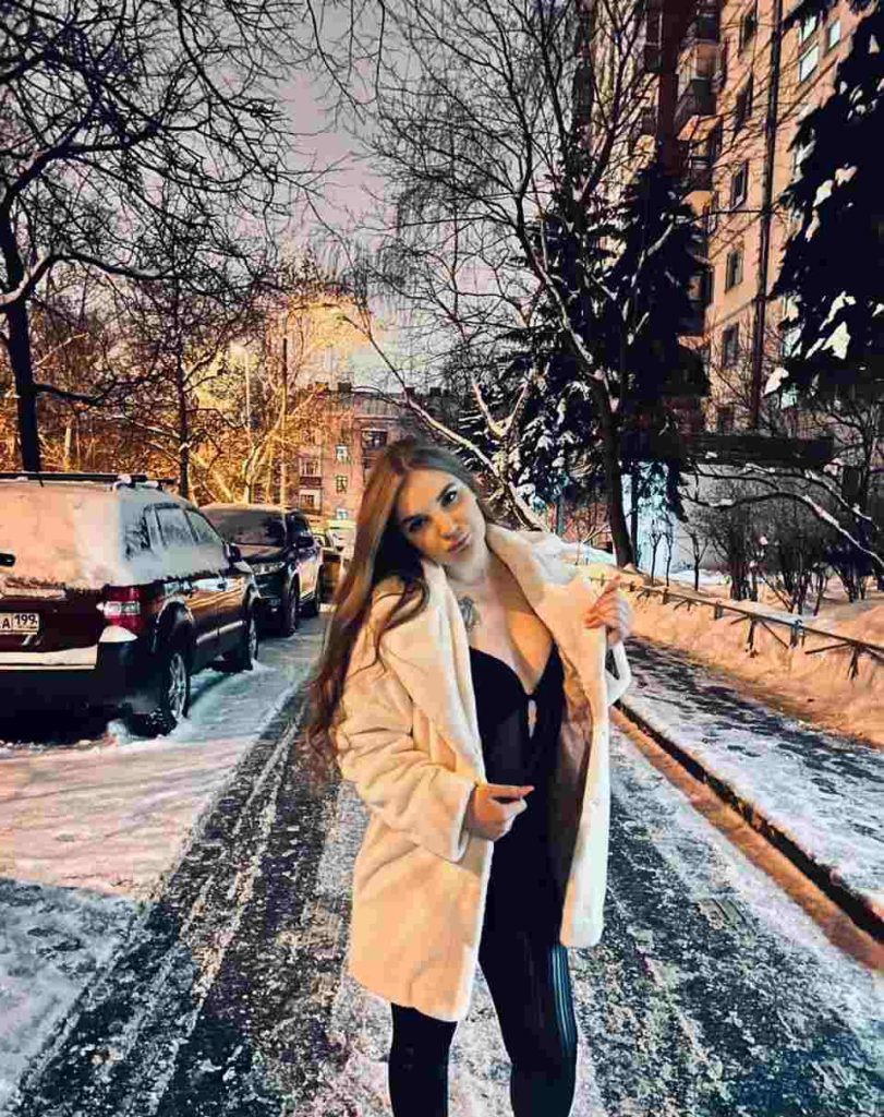 Эскорт девушка Малика