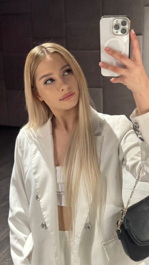 Эскортница Валерия